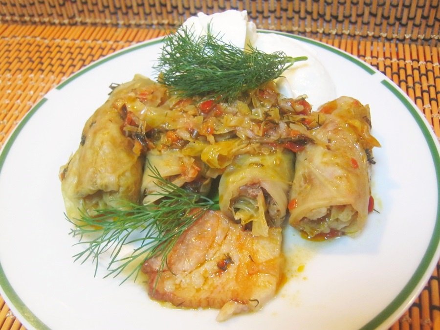 Sarmalute in varza creata cu usturoi