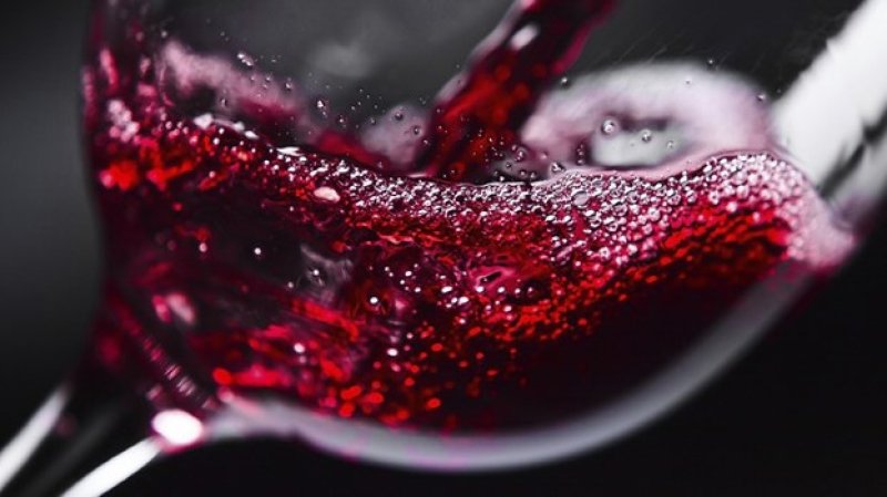 Ce se intampla daca bei un pahar de vin dupa fiecare masa de pranz - recomandarea medicilor cardiologi