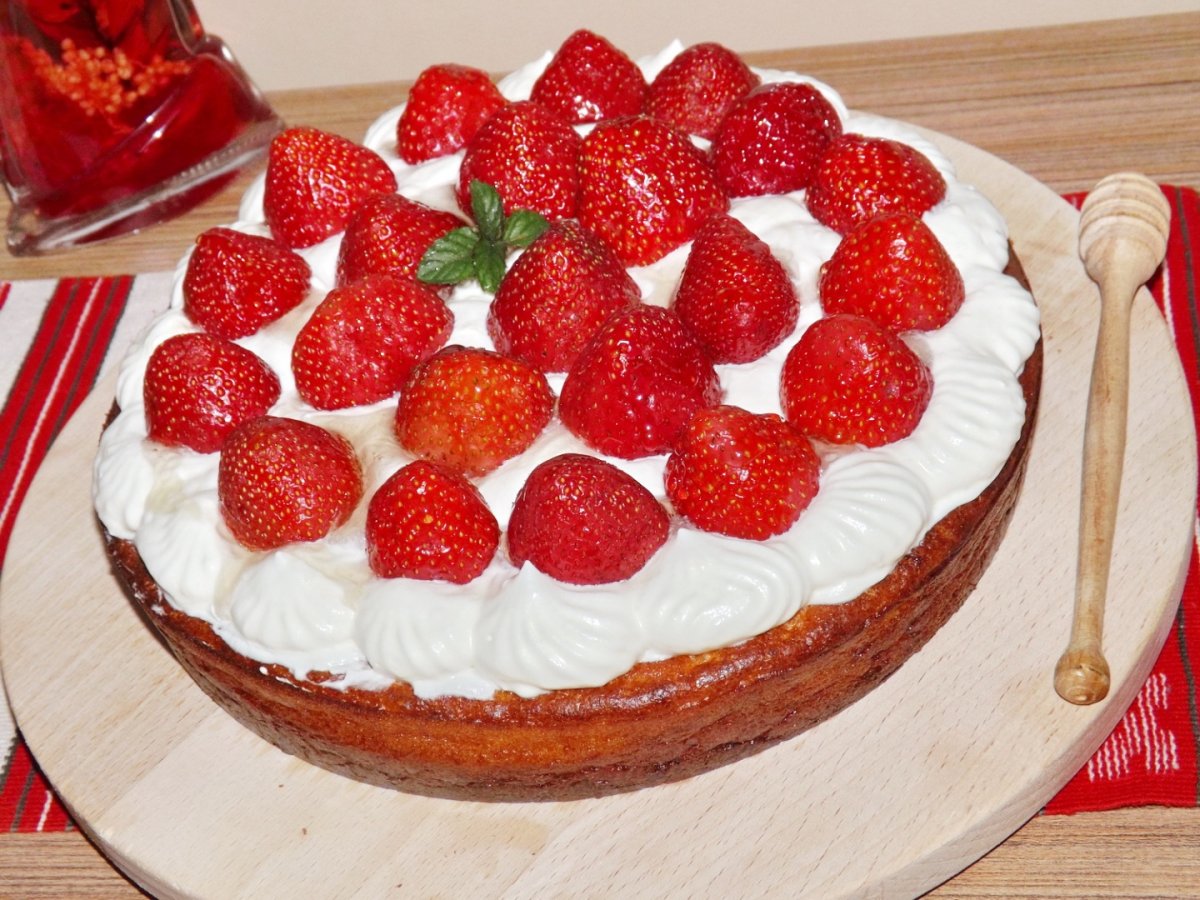 Prajitura cu branza si capsuni