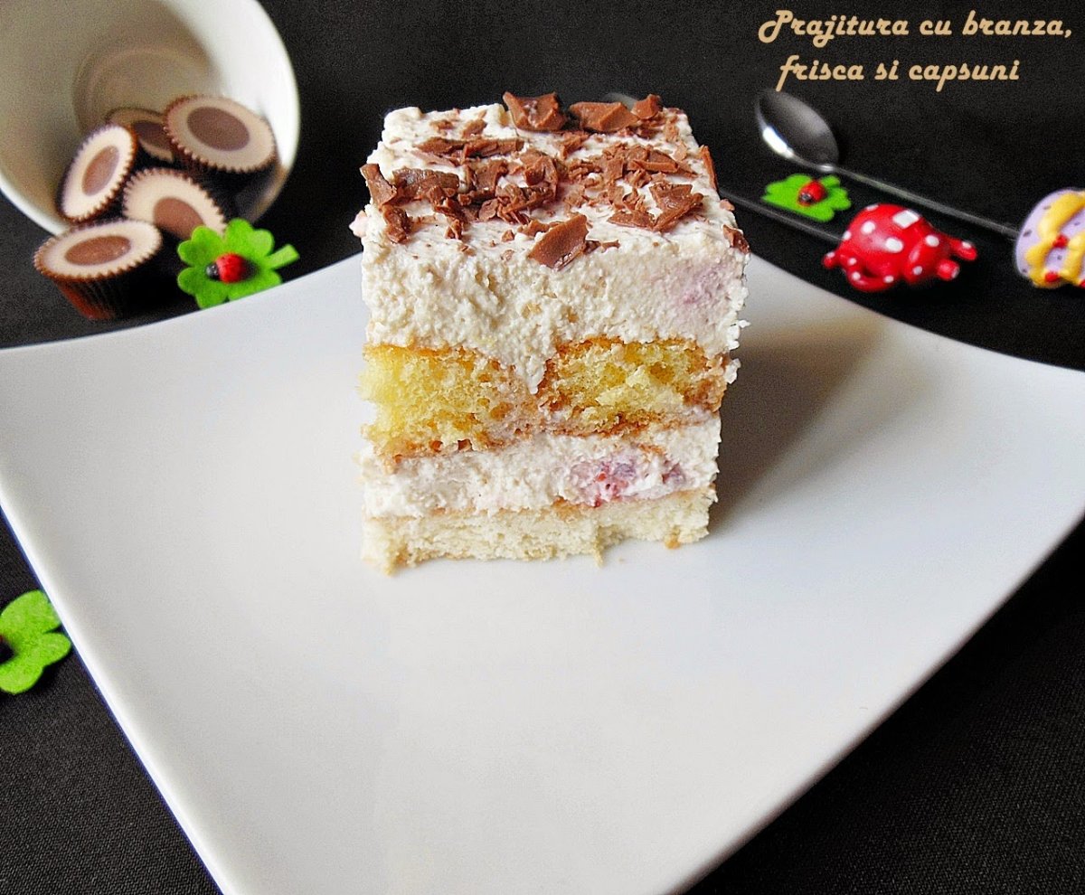 Prajitura cu branza, frisca si capsuni