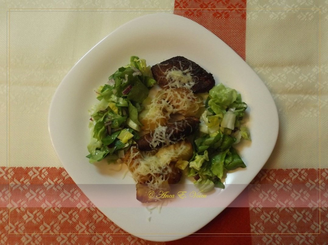 Friptura si carnati de porc cu legume la cuptor