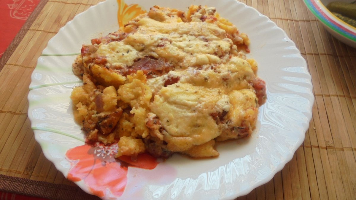 Pizza cu blat de mamaliga