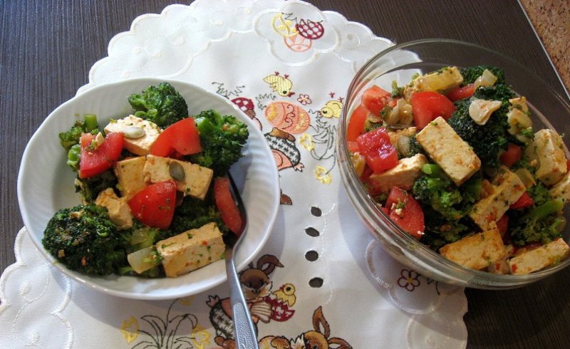 Salata de brocoli cu tofu