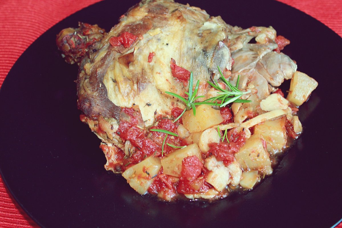 Friptura de miel cu ananas, ciuperci si rosii