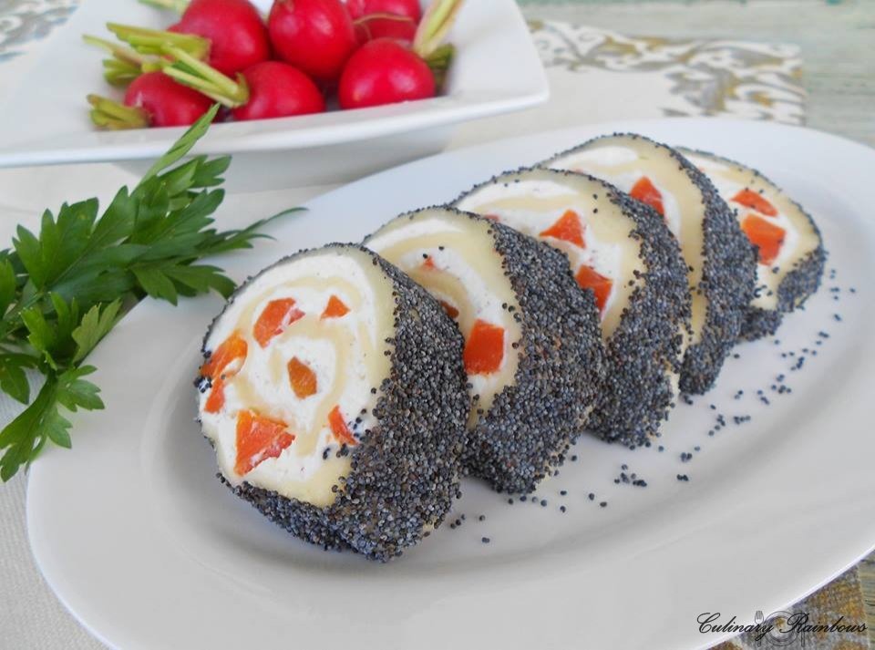 Rulada de cascaval in crusta de mac