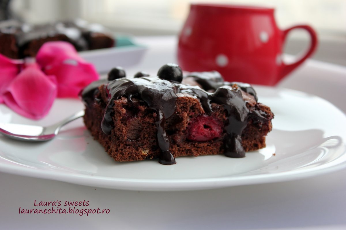 Prajitura cu mac, visine si coacaze rosii