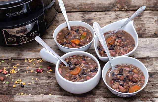 Ciorba cu fasole uscata si linte la slow cooker Crock Pot