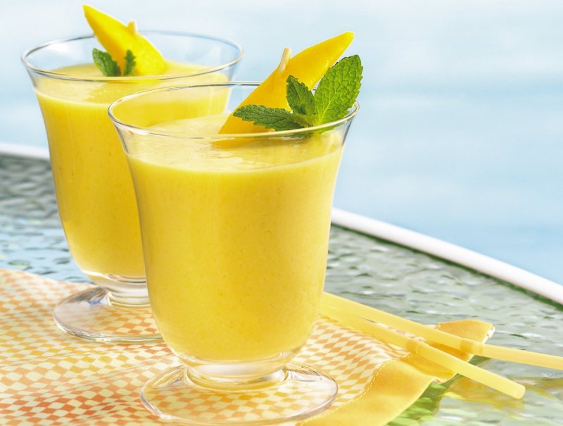 10 ingrediente sanatoase pentru smoothie-uri