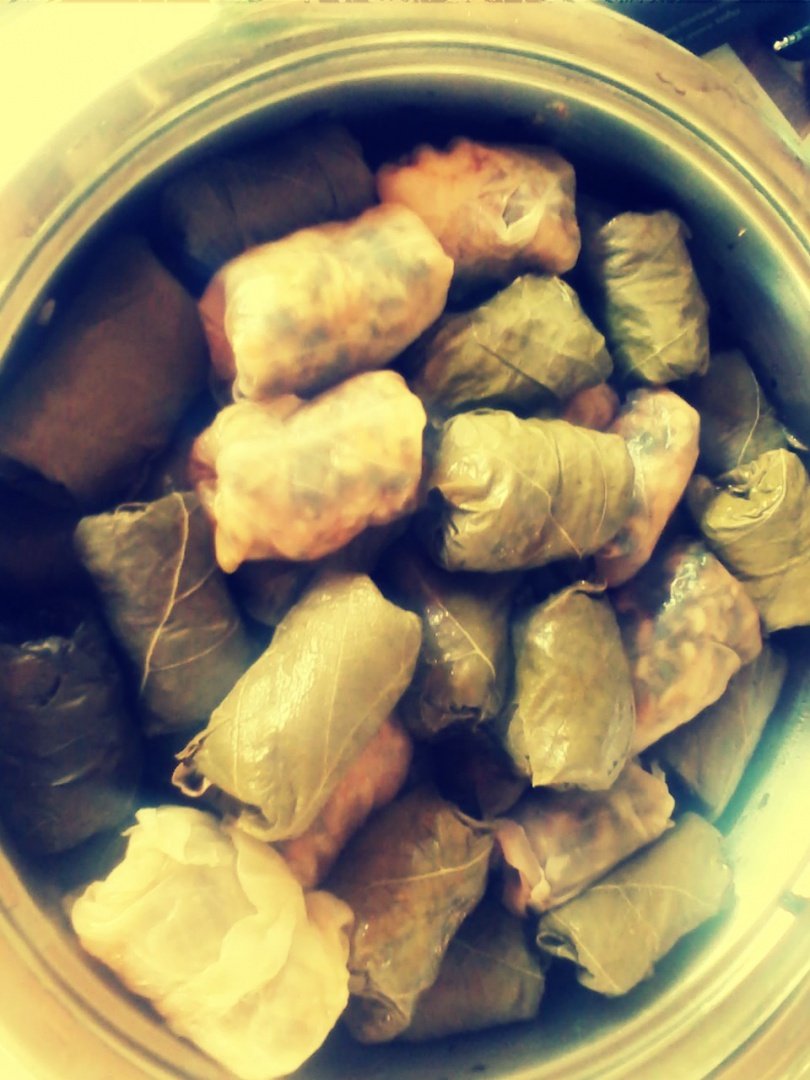 Sarmalute cu vita de vie, frunza de varza si carne de porc