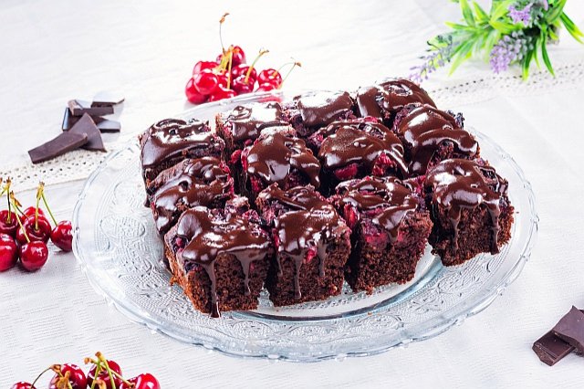 Negresa cu nuci si cirese