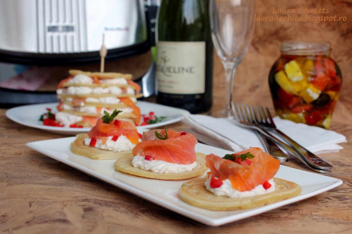 Clatite cu crema de branza si somon