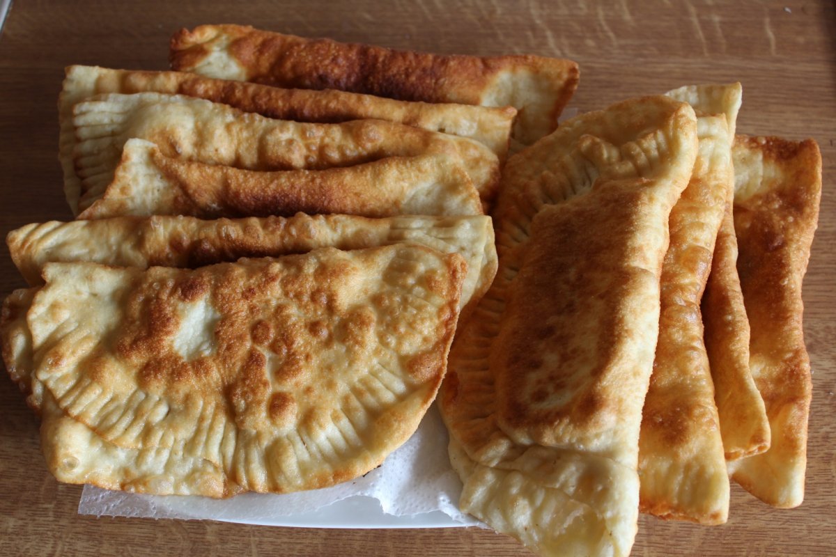 Placinte cu branza si patrunjel