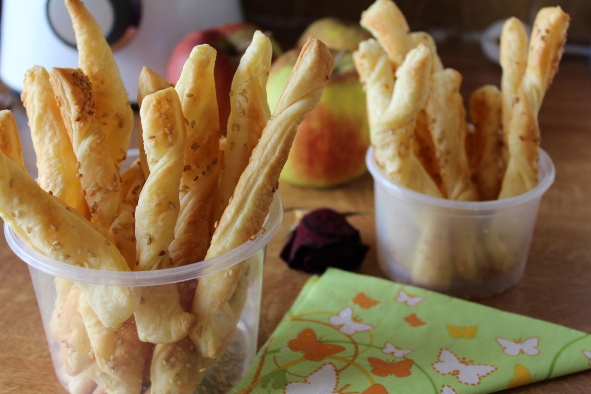 Saratele din foietaj cu susan