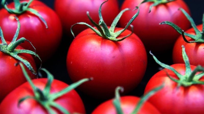 7 feluri in care sa folositi rosiile pentru un ten mai curat si mai frumos