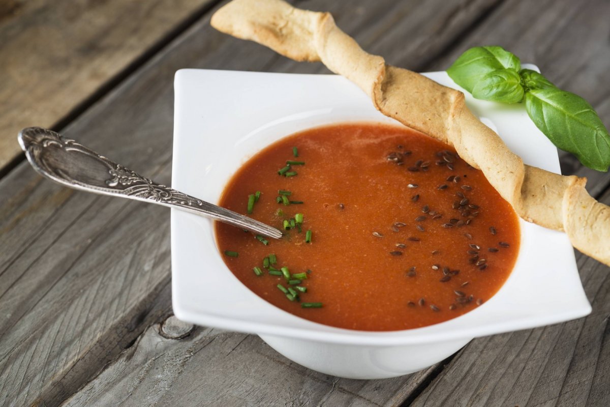 Supa de rosii cu busuioc