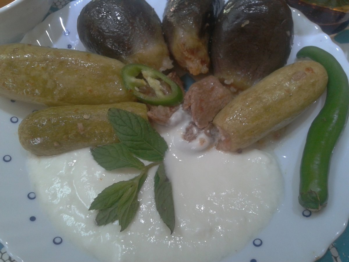 DOVLECEI ,VINETE SI ARDEI UMPLUTI CU CARNE SI OREZ