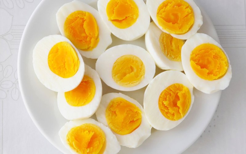 Cum cureti un ou fiert in doar 5 secunde