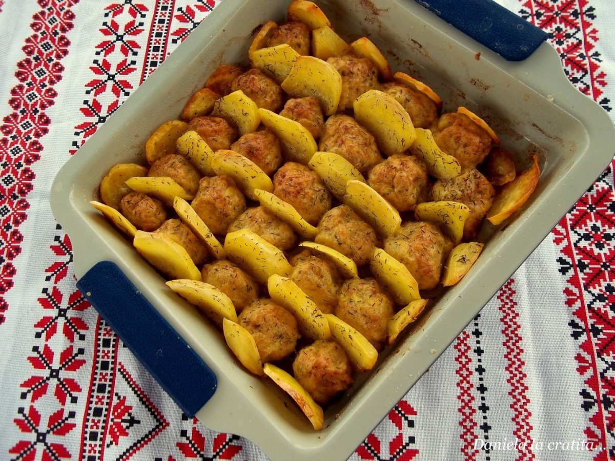 Chiftelute cu cartofi la cuptor