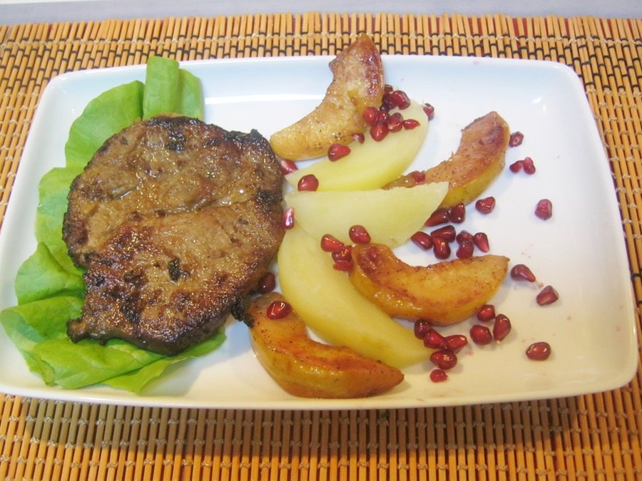 Ceafa de porc cu gutui caramelizate si rodie