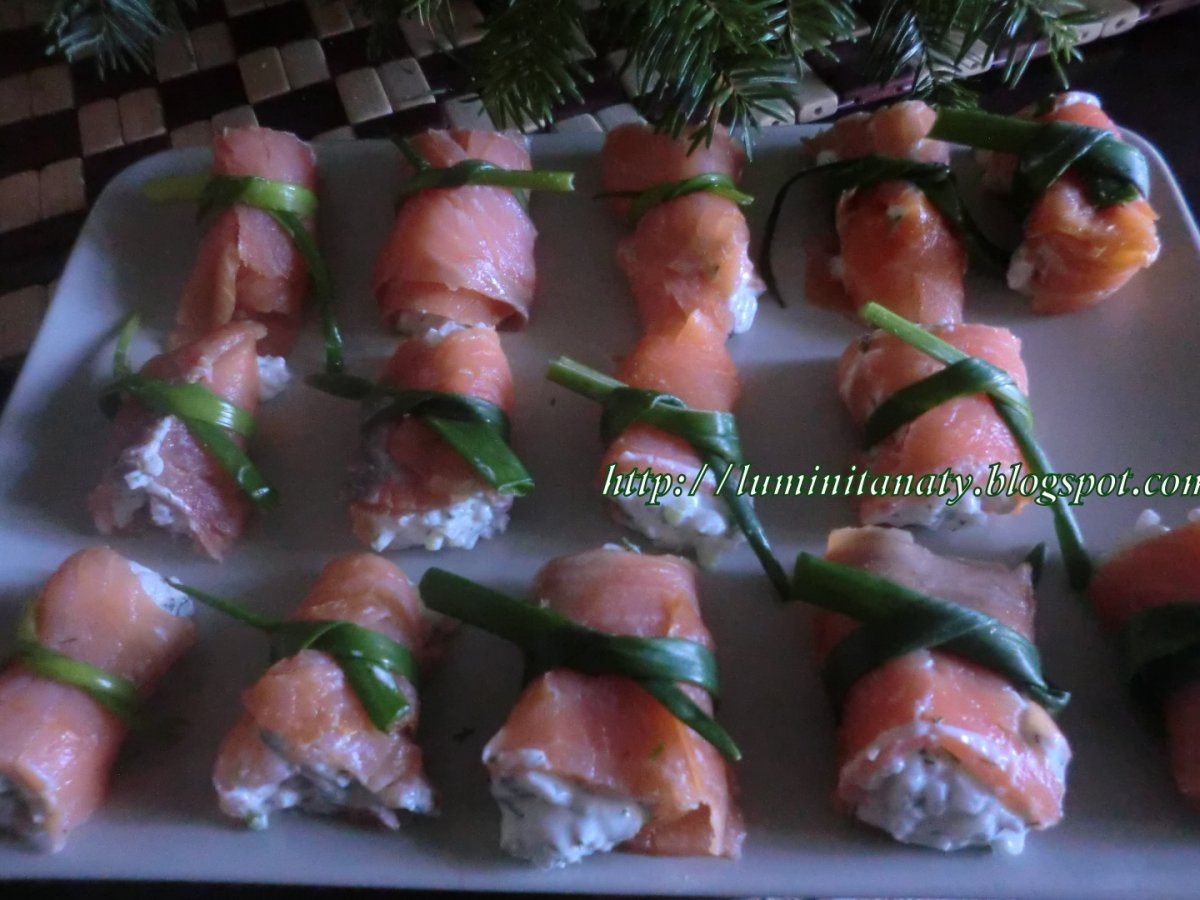 Rulouri de somon cu crema de branza