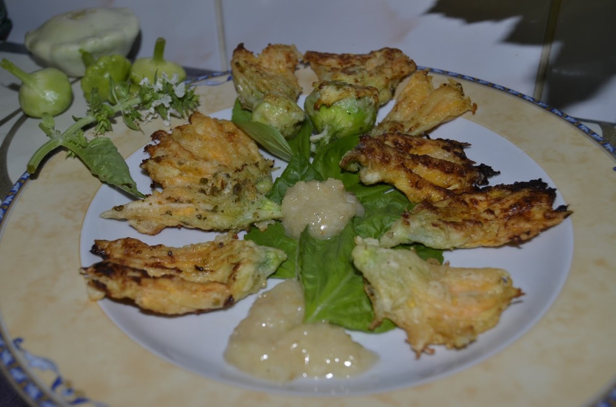 Flori de dovlecel patisson pane (Curcubita pepo patissoniana )