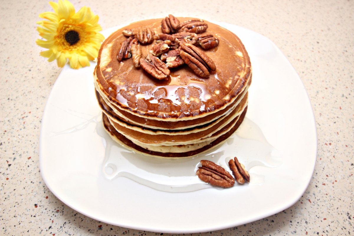 Clătite pufoase reţetă cu miere si nuci