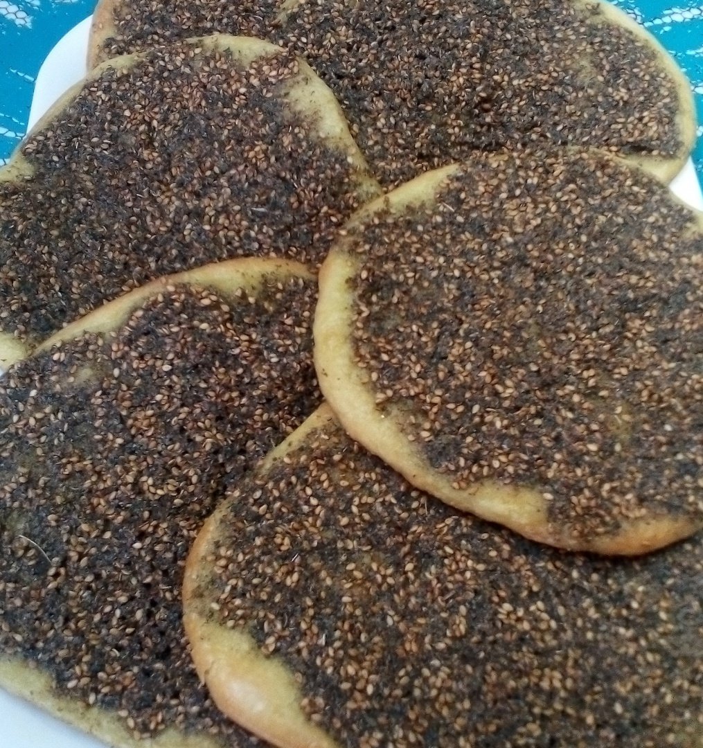 Mic dejun traditional - Manakish - zaatar