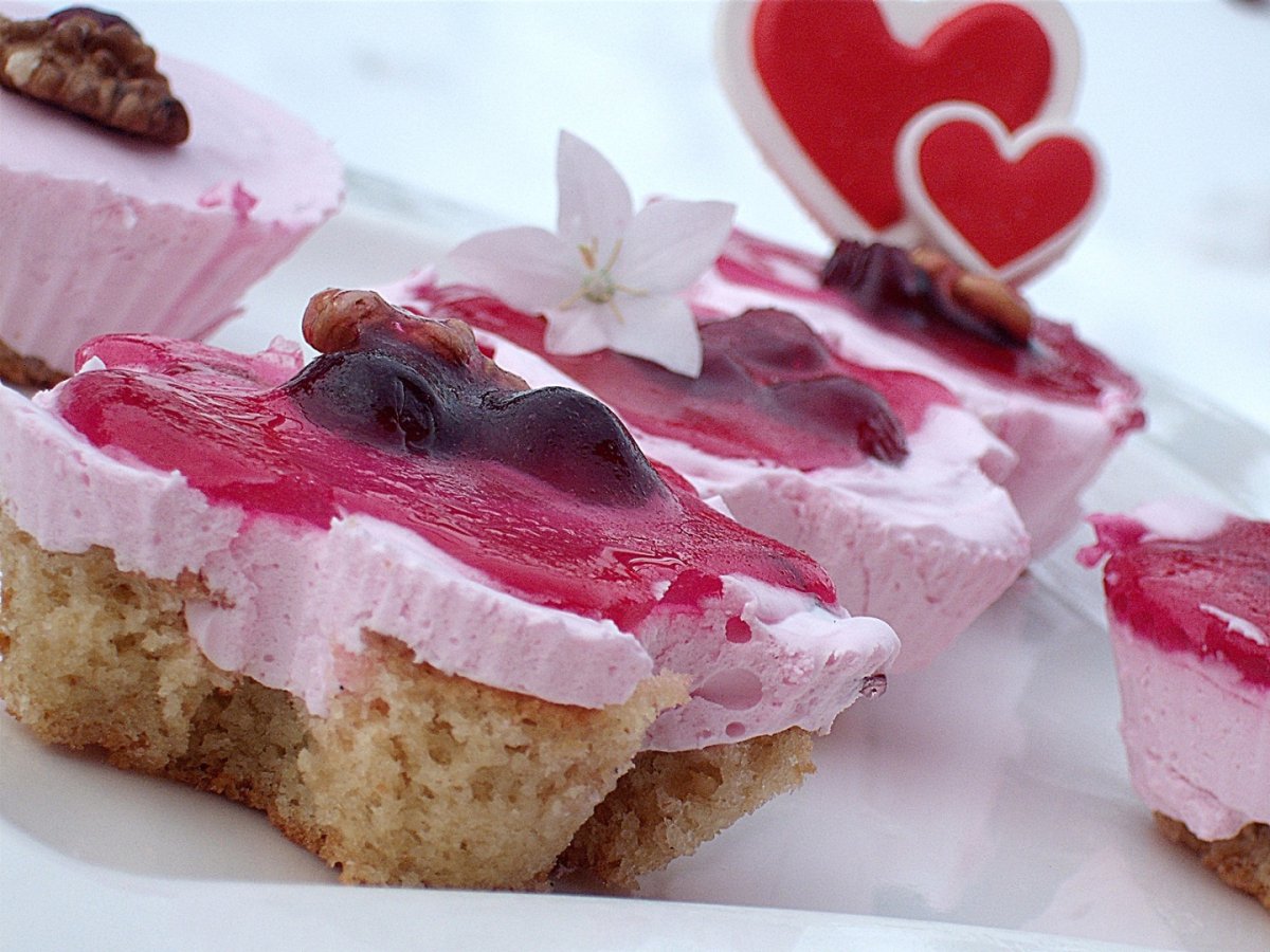 Mini prajiturele cu merisoare si nuci