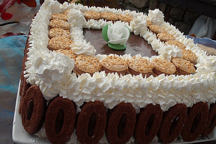 Tort cu sarlota si ciocolata