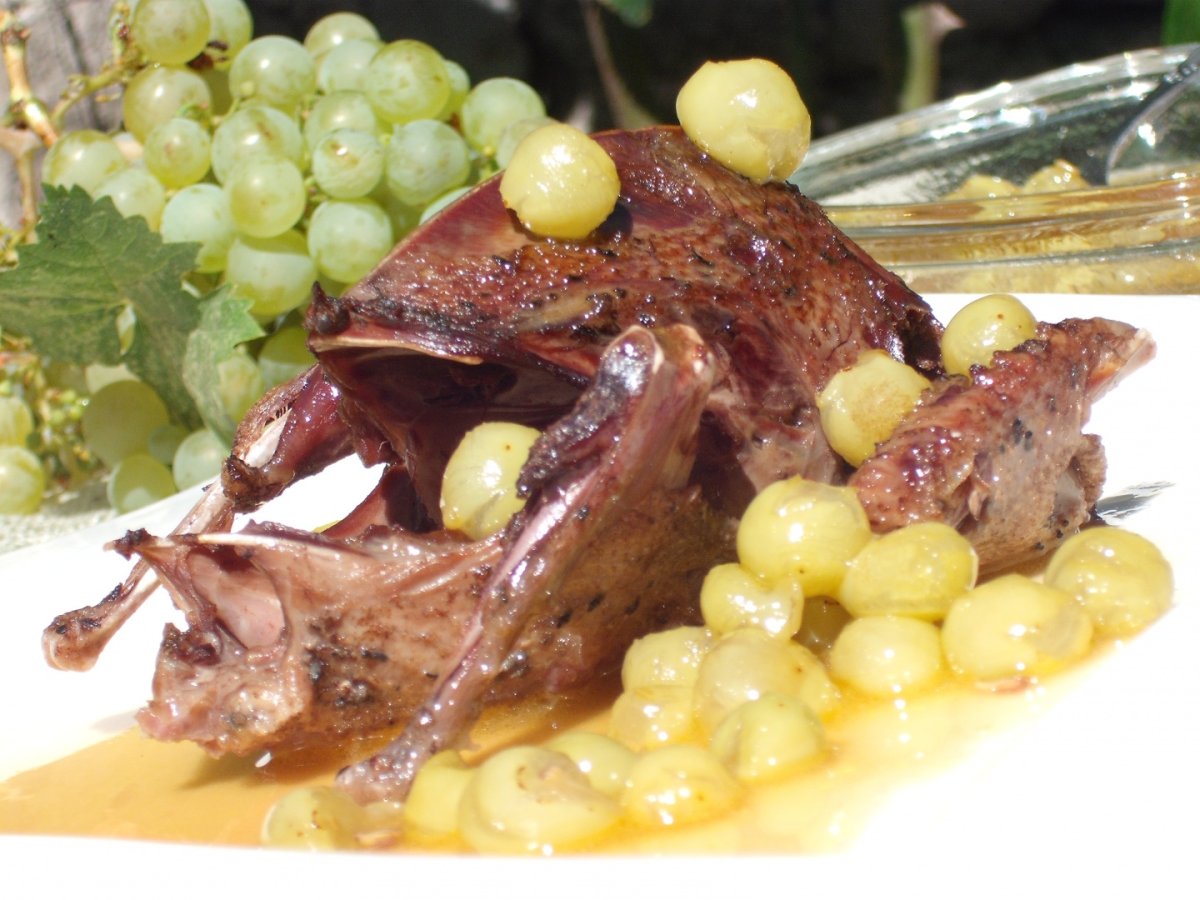 Porumbei cu sos dulce acrisor de struguri