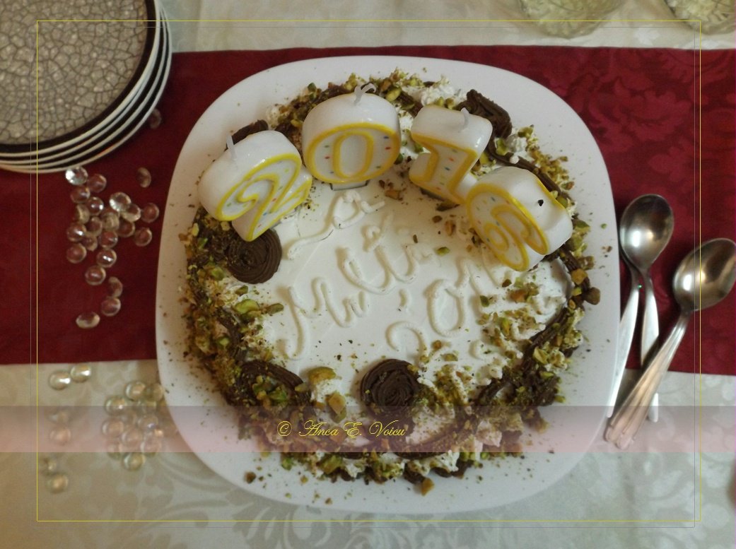 Tort cu ciocolata, frisca si fistic