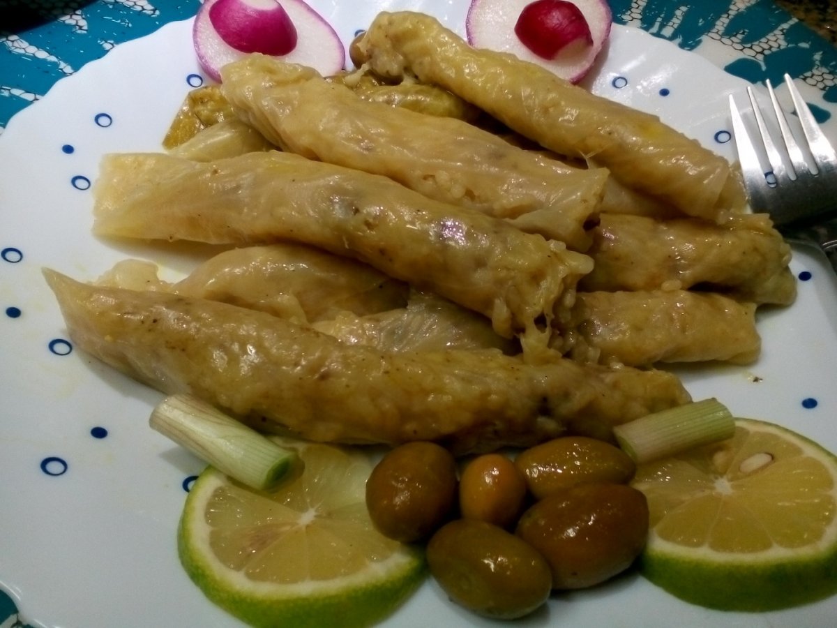 Sarmalute arabesti cu usturoi si lamaie-"Malfouf"