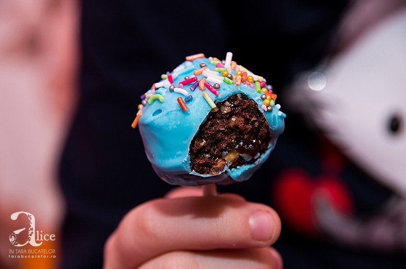 Cake pops cu glazura fericita