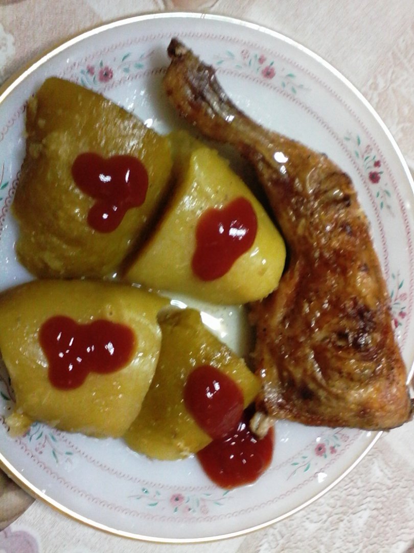 Pulpe de pui cu cartofi la cuptor