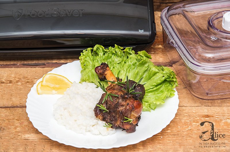 Pulpa de miel cu rozmarin marinata rapid cu aparatul Food Saver