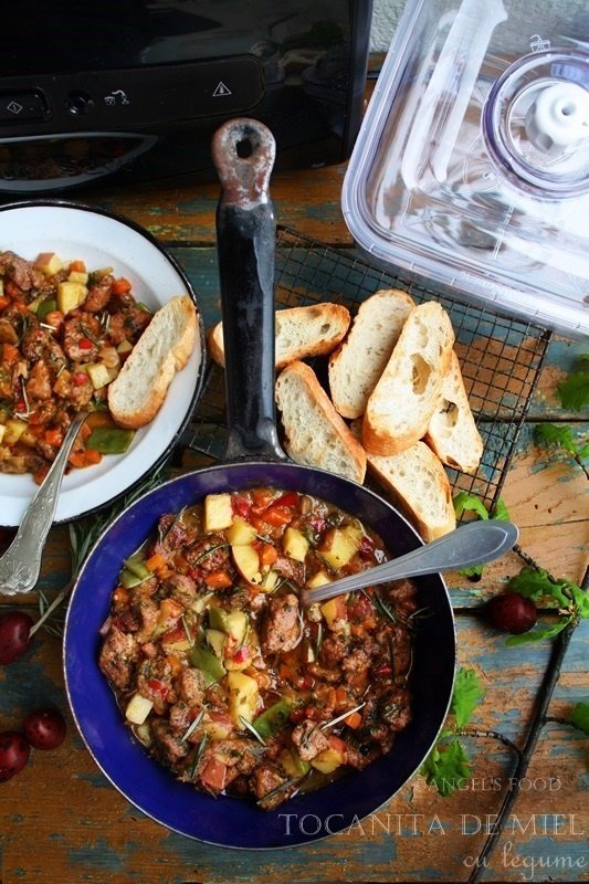 Tocanita de miel cu legume pregatita cu aparatul de marinat FoodSaver