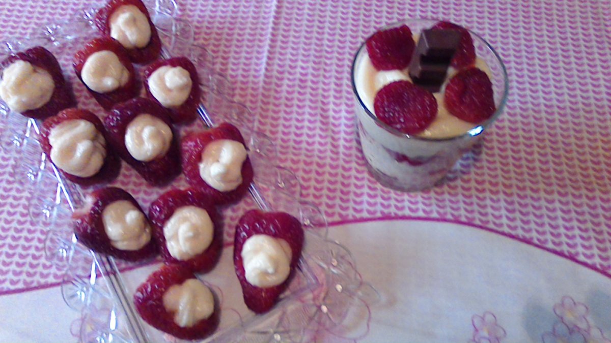 capsuni cu crema de branza