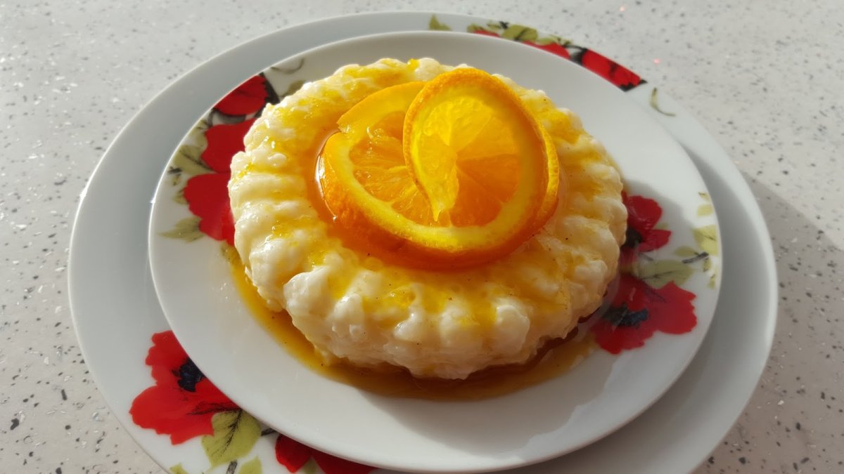 Orez cu lapte si topping de portocale
