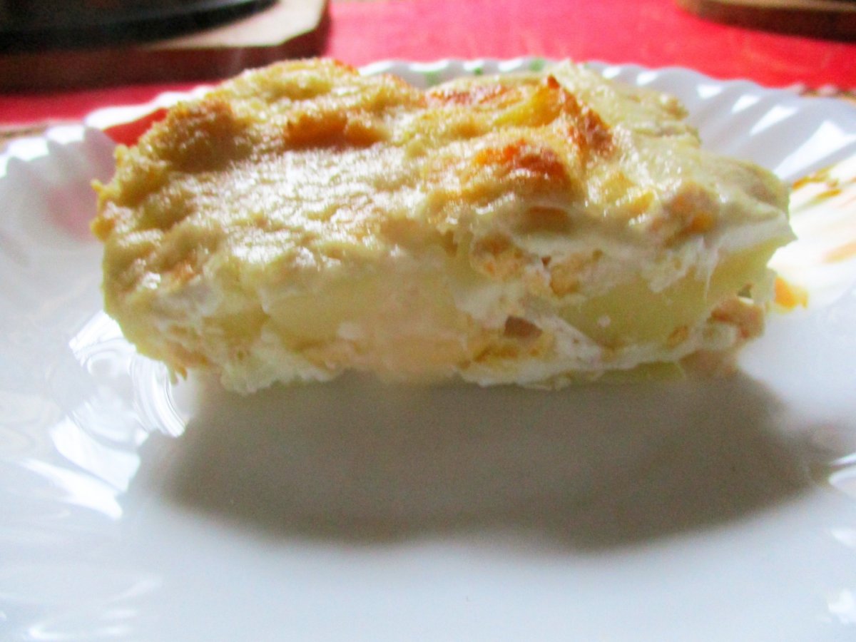 Cartofi cu ouă la cuptor