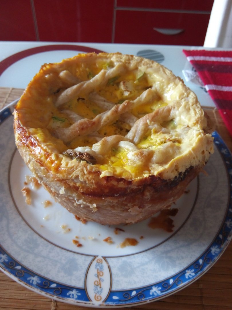 Placinta cu ciuperci in aluat fraged