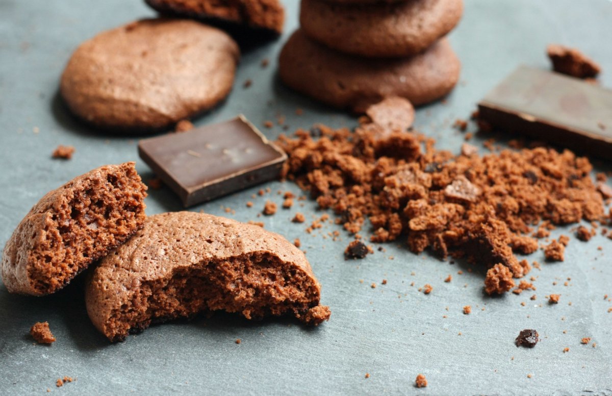 Biscuiti moi cu ciocolata