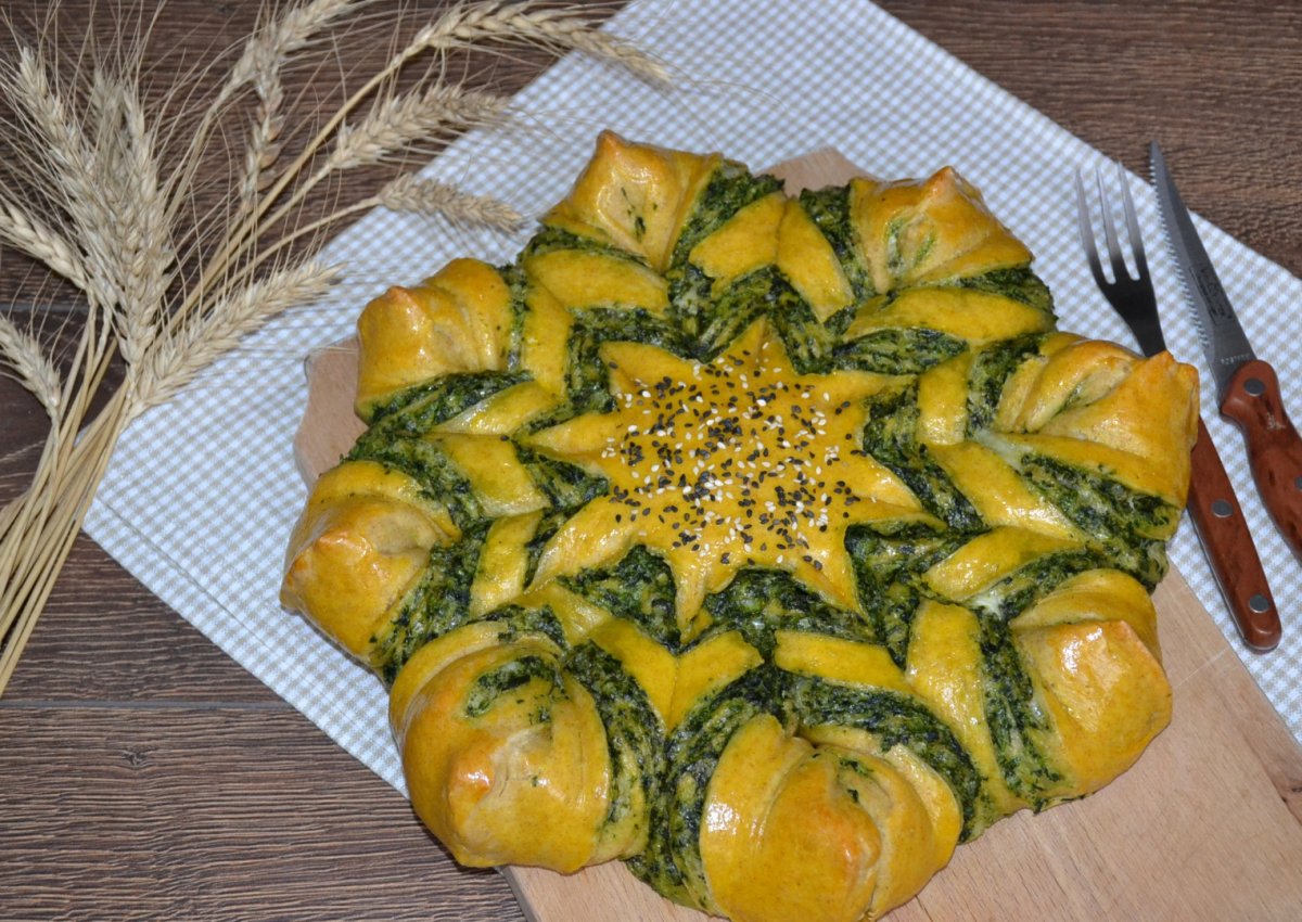 Placinta floare cu branza si spanac