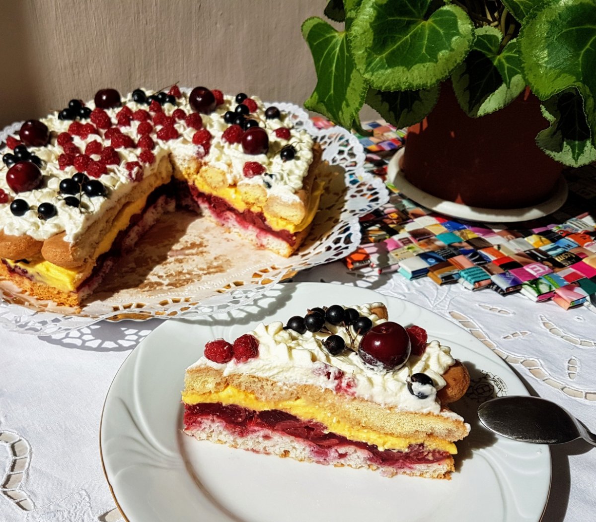 Tort cu fructe de sezon