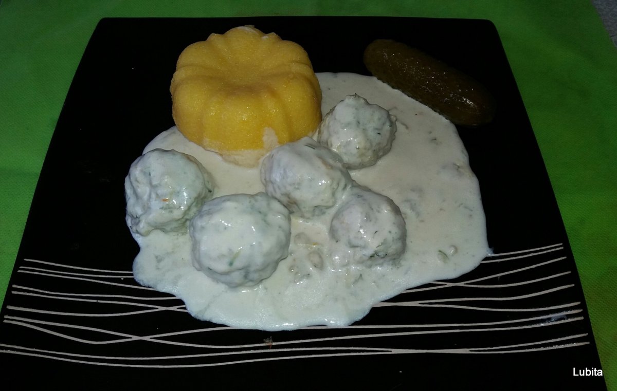 Perisoare de dovlecei cu sos de smantana de soia