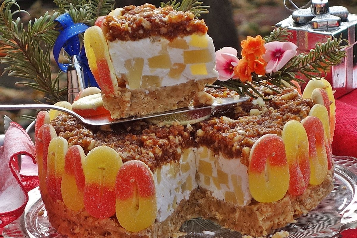 Gelle-cheesecake cu ananas si krantz