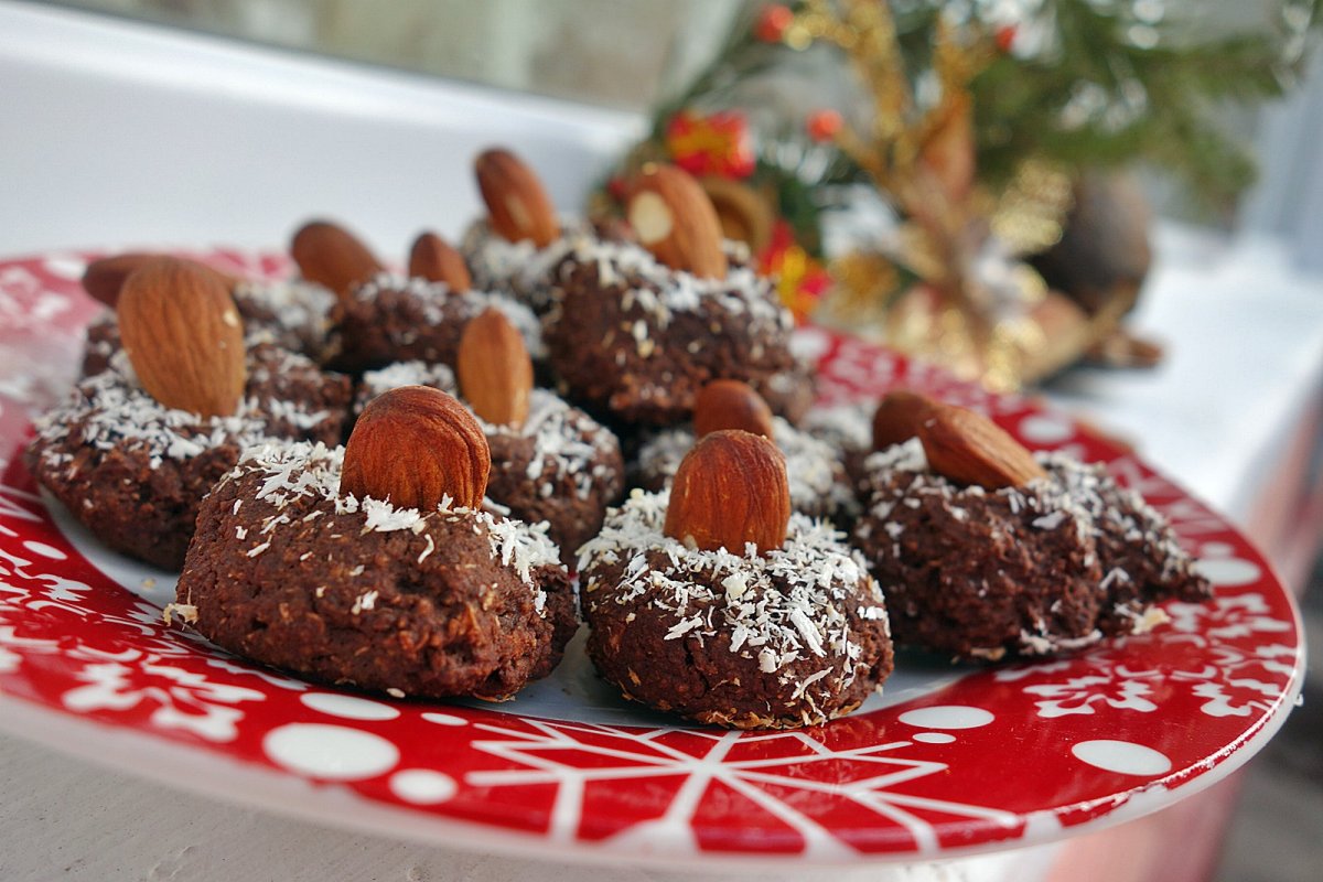Migdalate ciocolatoase cu nuca de cocos