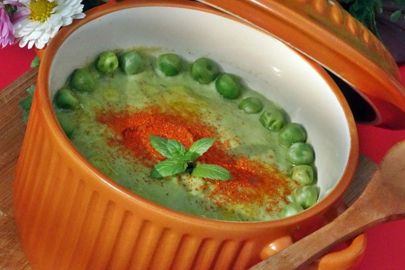 Supa crema de mazare verde cu avocado si menta verde