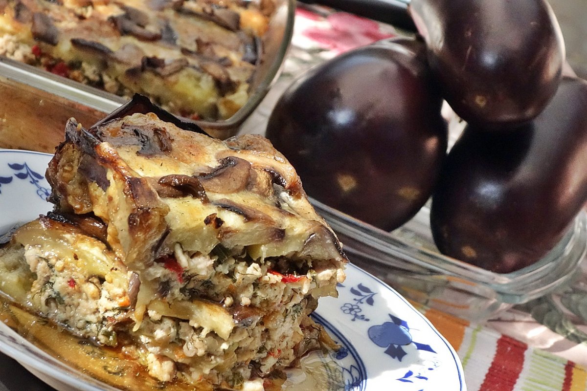 Musaca de vinete cu ciuperci si carne de pasare