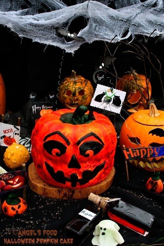 Halloween pumpkin and chocolate cake