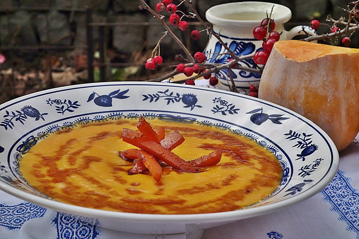 Supa crema de dovleac cu aroma de anason si baghetele caramelizate